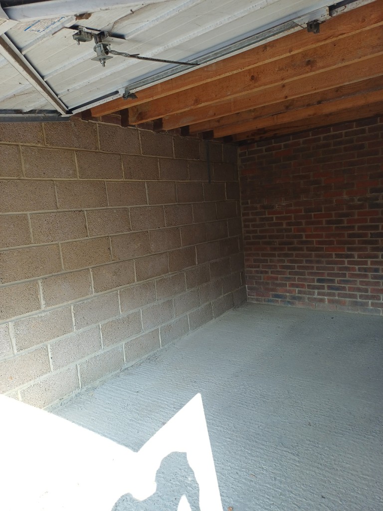 Lot: 26 - FREEHOLD GARAGE - Internal view of garage
